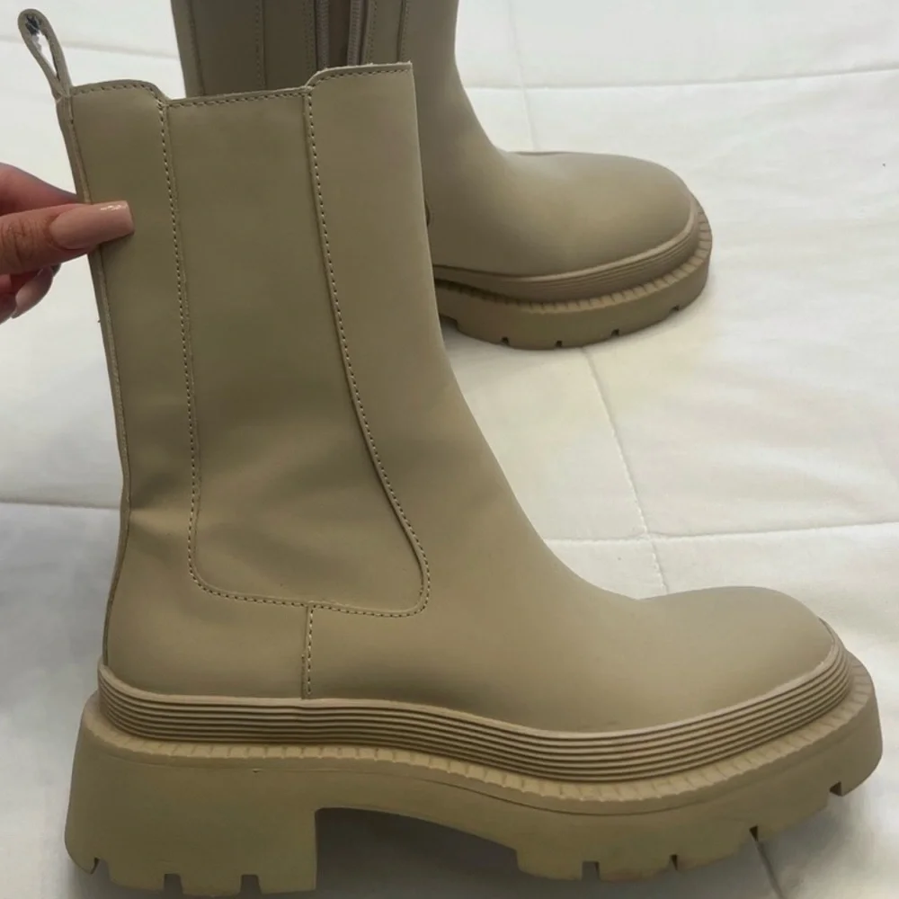 Zara Tan Rubber Boots - Picture 2 of 6